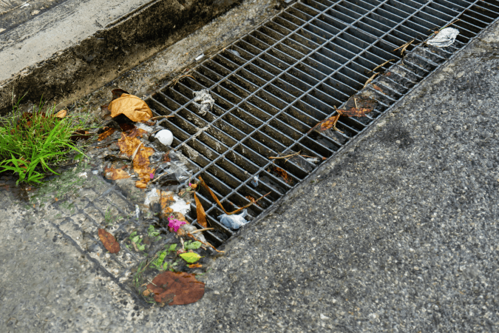 Ablaufrinne für ein Drainagesystem.